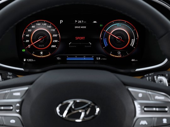 Hyundai SANTA FE har en 12,3" digital display.