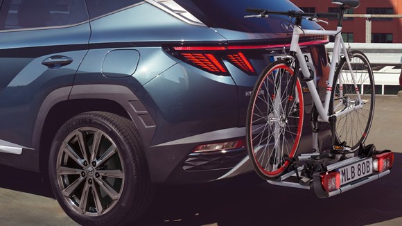 Cykelhållare för dragkrok på Hyundai TUCSON Hybrid.